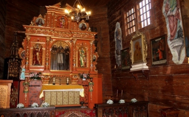 9_ Interior de la Iglesia de los Santos Felipe y Santiago, en Sękowa