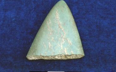 Fragmento de hacha petaloide, Siglo XVI Roca ígnea Grupo Agroalfarero Cuba