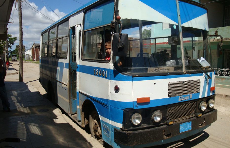 Autobús - Ómnibus