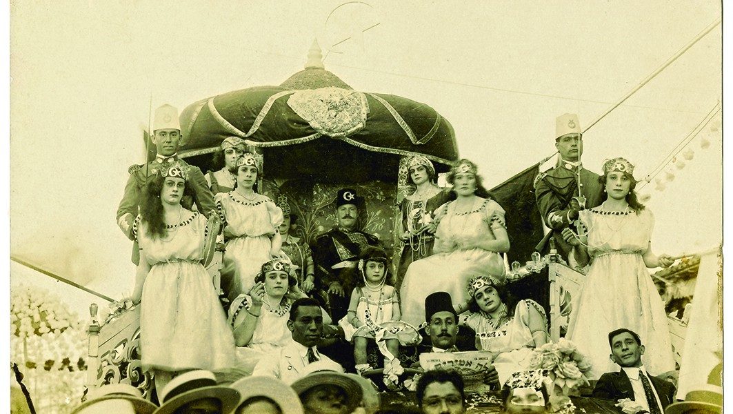 02. Carroza La Reina de Turquia que gano el primer premio en los carnavales de Camajuani, 1929