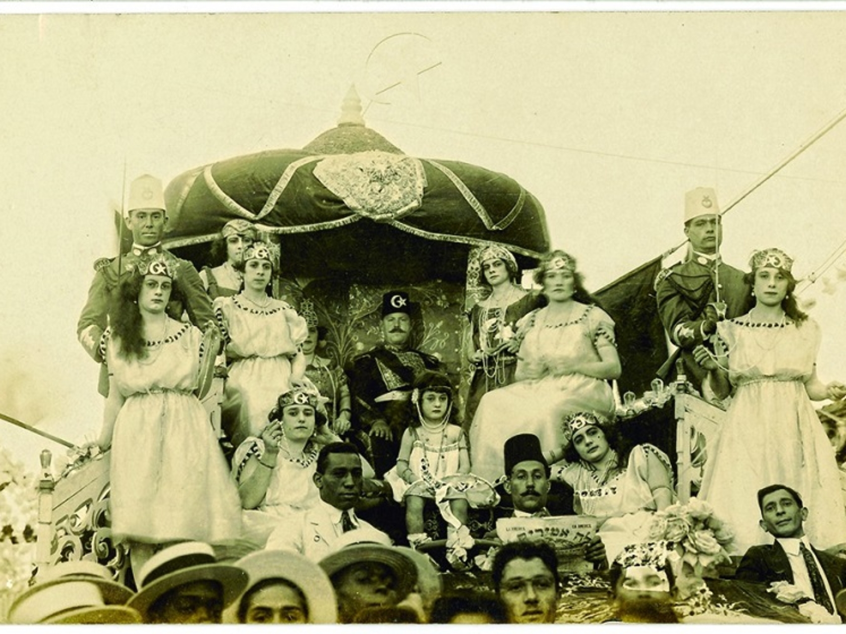 dest 02. Carroza La Reina de Turquia que gano el primer premio en los carnavales de Camajuani, 1929