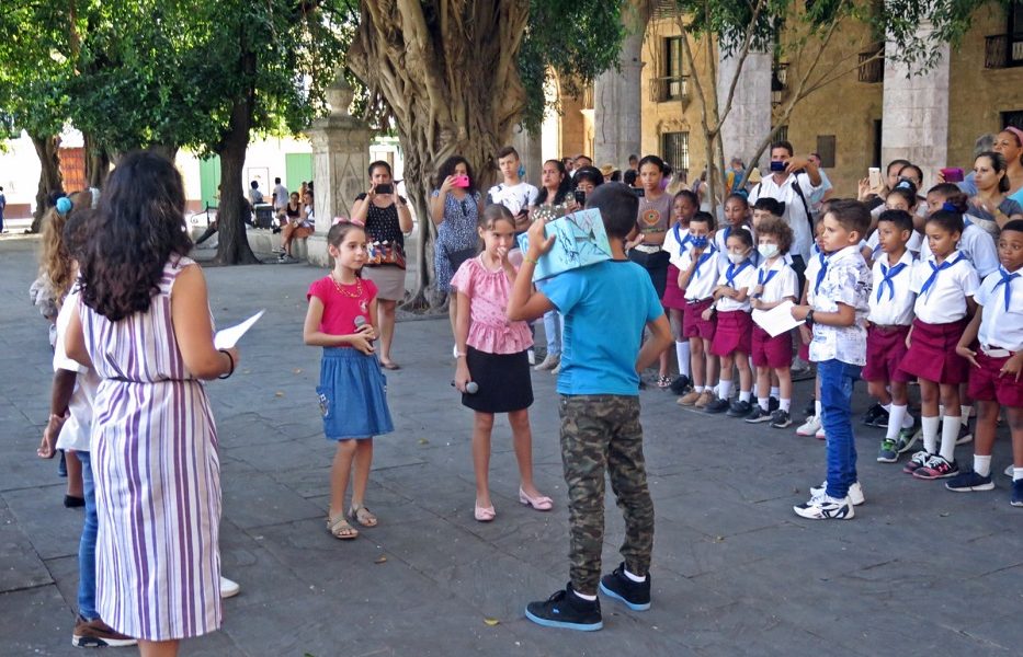 Las niñas y los niños homenajean a La Habana
